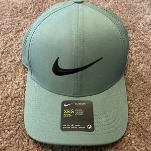 Nike AeroBill Classic99 Golf Hat